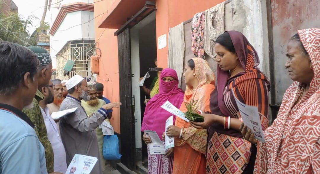 দাড়িপাল্লা প্রতীকে ভোট চেয়ে গণসংযোগে অধ্যাপক ডা. জাহাঙ্গীর