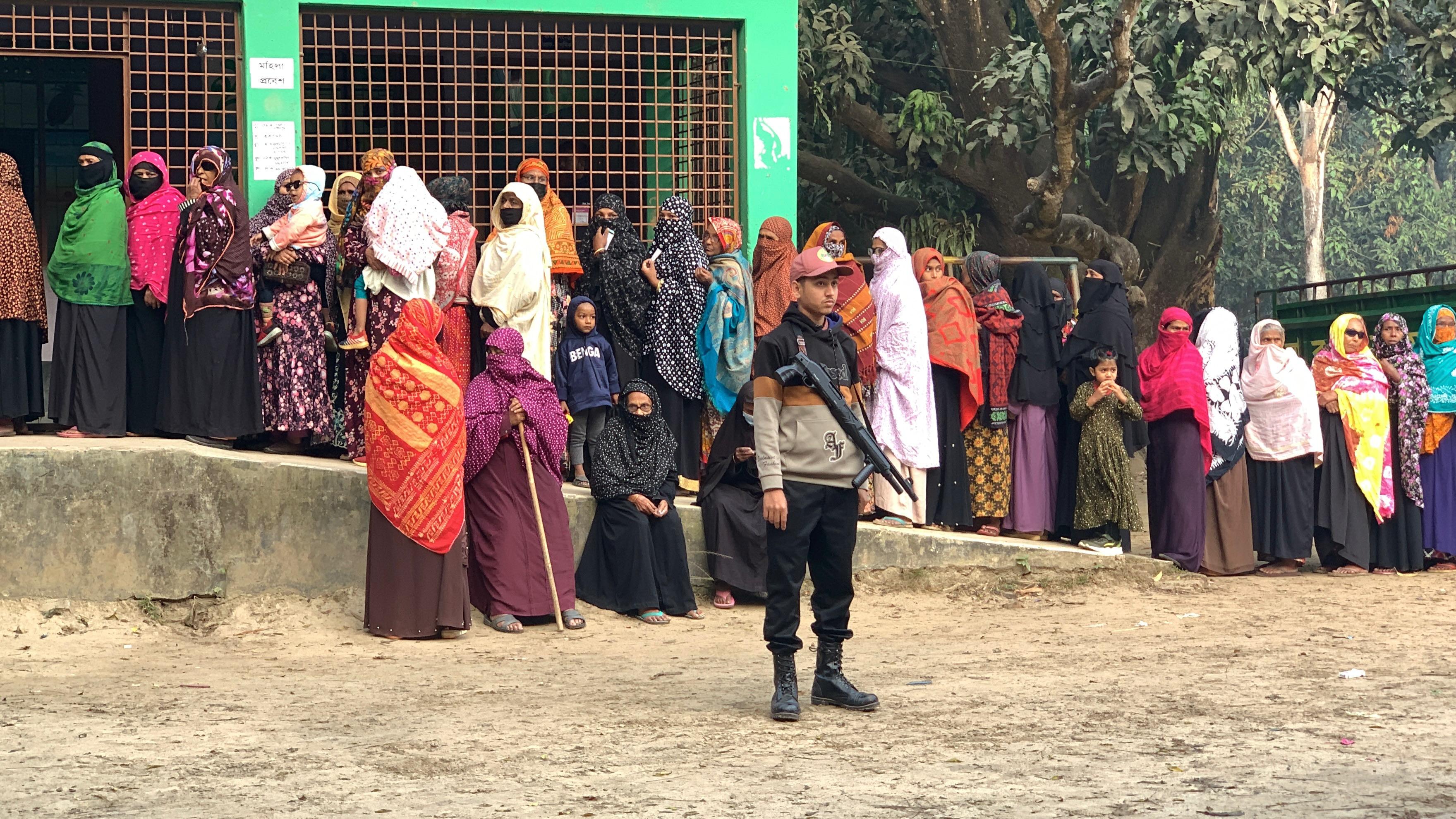 উৎসবমুখর পরিবেশে রাজশাহীতে ভোট গ্রহণ শুরু 