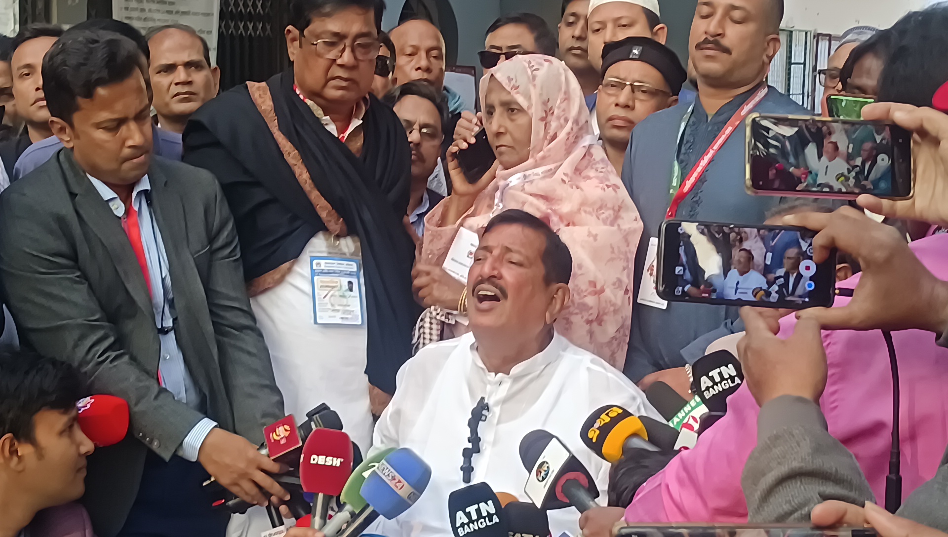 রাজশাহীতে ভোট দিলেন মিনু