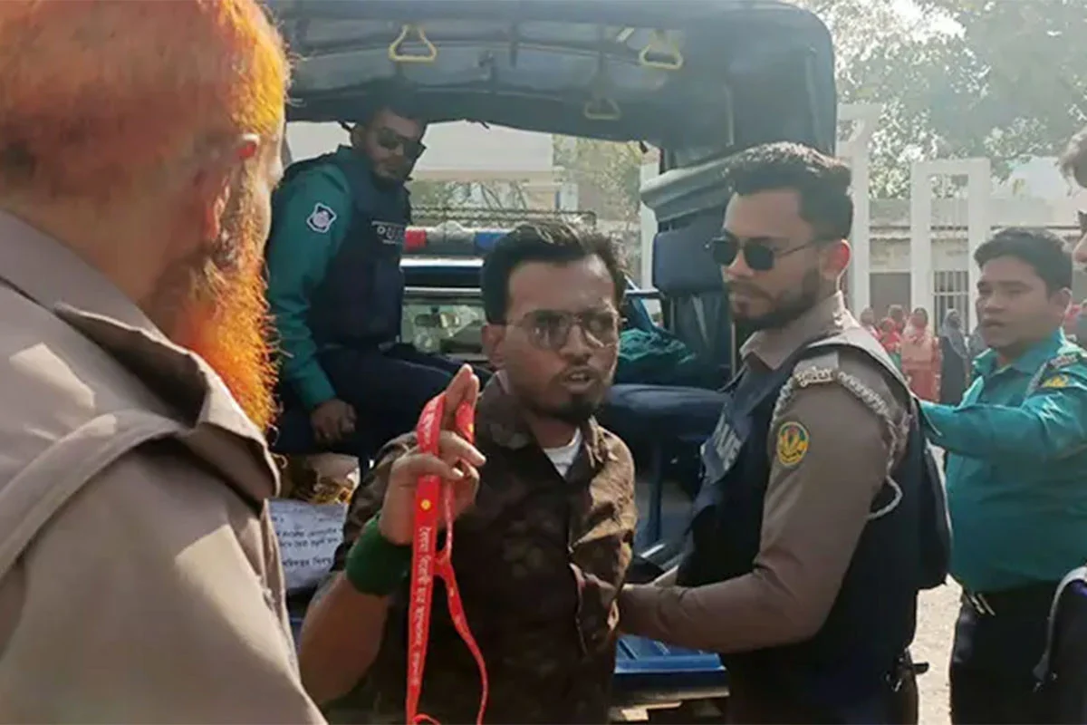 রাজশাহীতে ভোটকেন্দ্রে ভিডিও করায় দুই যুবকের ৭ দিনের কারাদণ্ড