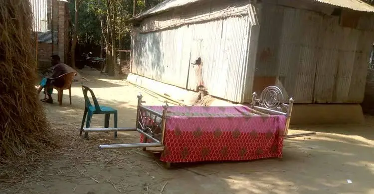 সম্পত্তি বণ্টন নিয়ে বিরোধ, অবশেষে ৩০ ঘণ্টা পর বাবার দাফন