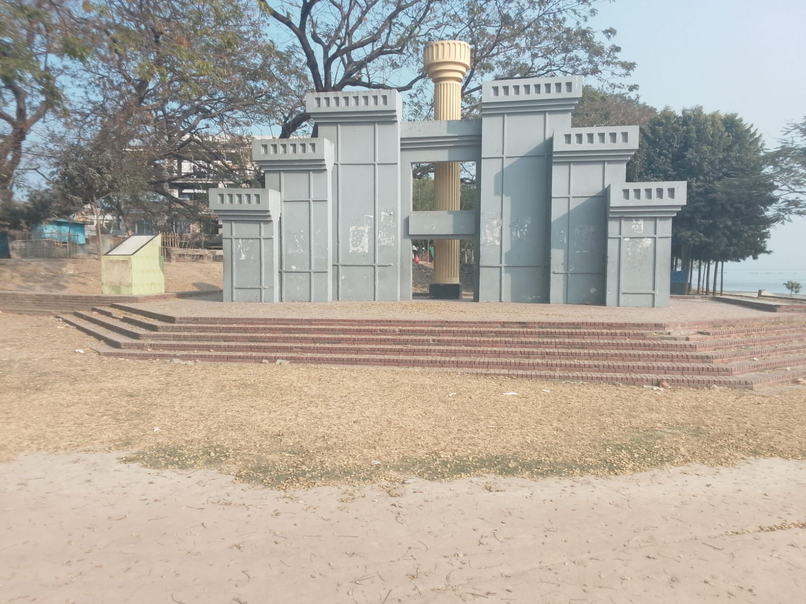 পদ্মার পাড়ে ইতিহাসের সাক্ষী তালাইমারী শহীদ মিনার