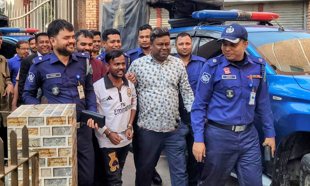 বিয়ের আশ্বাসে ধর্ষণের অভিযোগে হিরো আলম গ্রেপ্তার