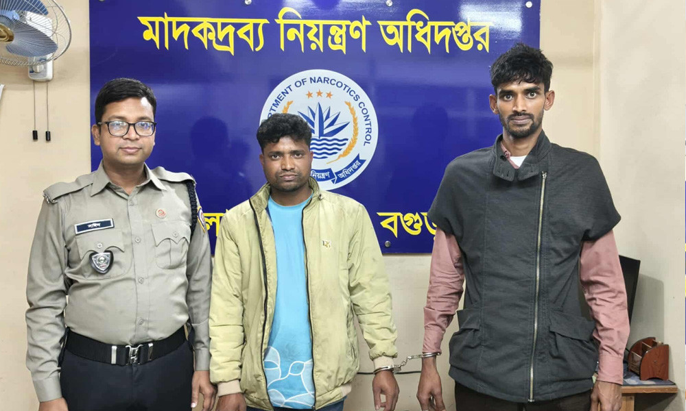 বগুড়ায় সাহরির সময় ইয়াবা পাচারকালে গ্রেপ্তার ২