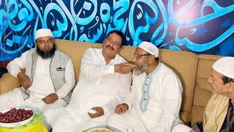প্রতিদ্বন্দ্বী জামায়াত প্রার্থীর বাসায় গেলেন ভূমিমন্ত্রী মিনু