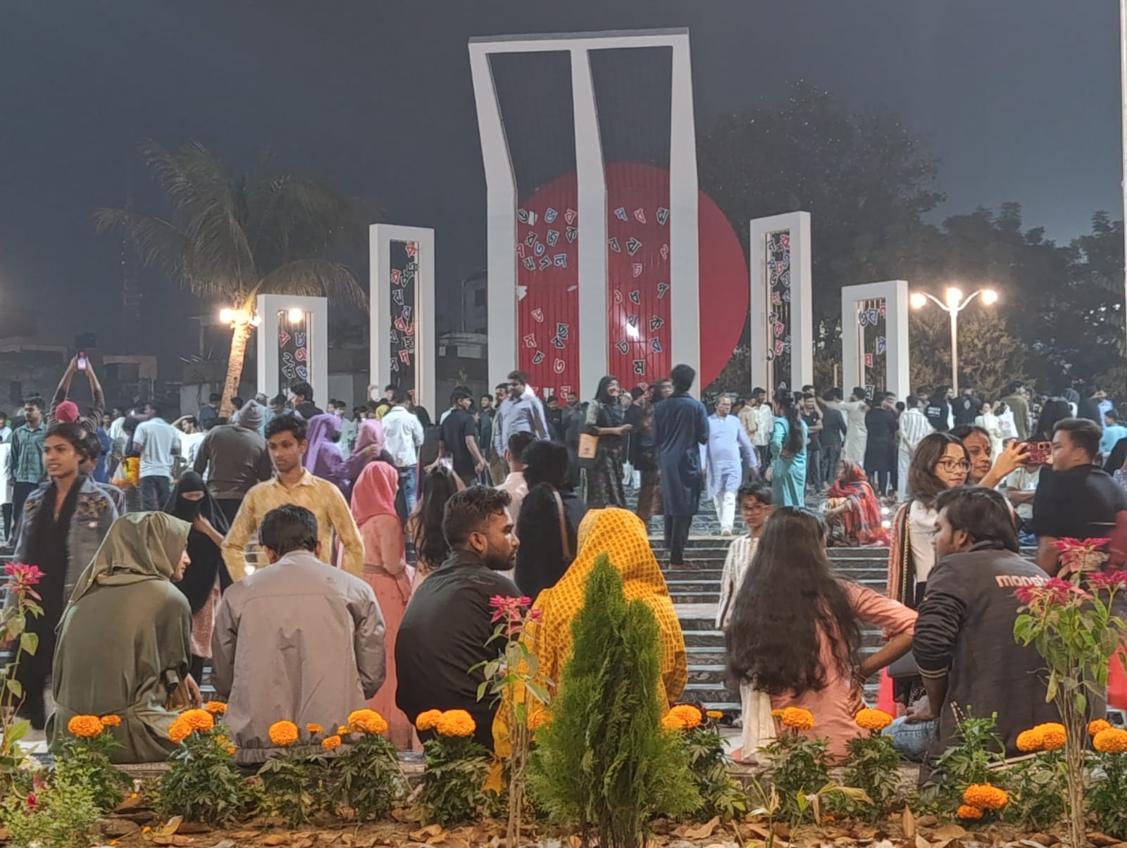 নতুন শহীদ মিনারে ভাষাপ্রেম নয়, চলছে ভালোবাসার মহড়া