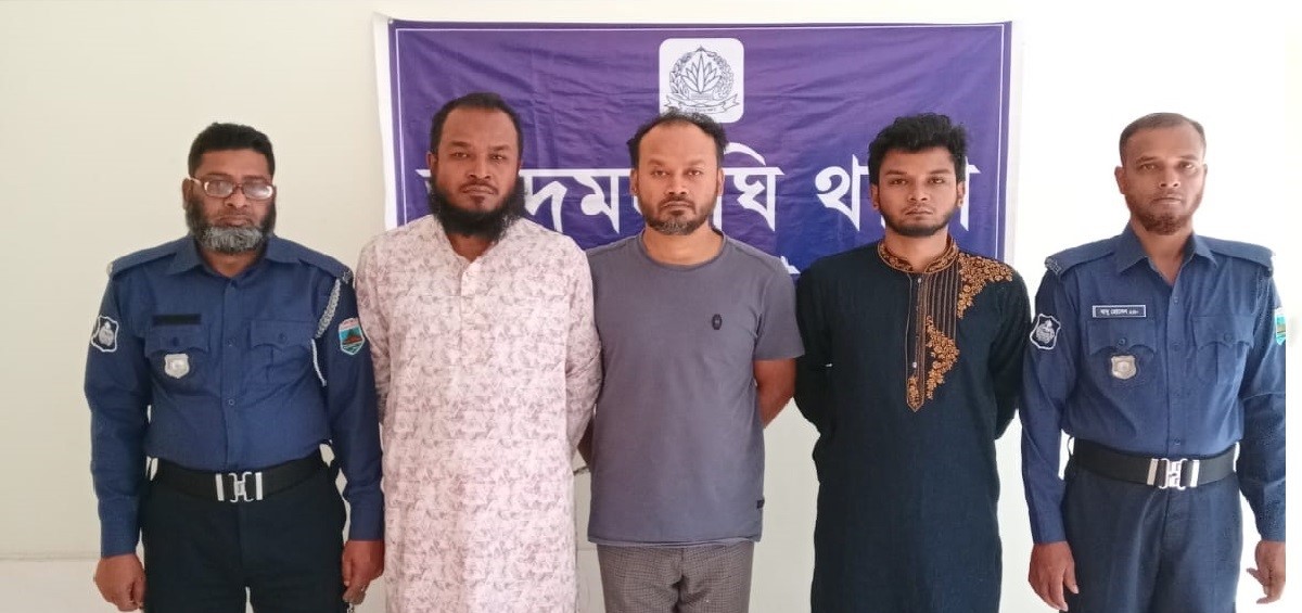 ১৪৪ ধারা অমান্য করে মার্কেট দখলের চেষ্টায় গ্রেফতার ৩ সহোদর