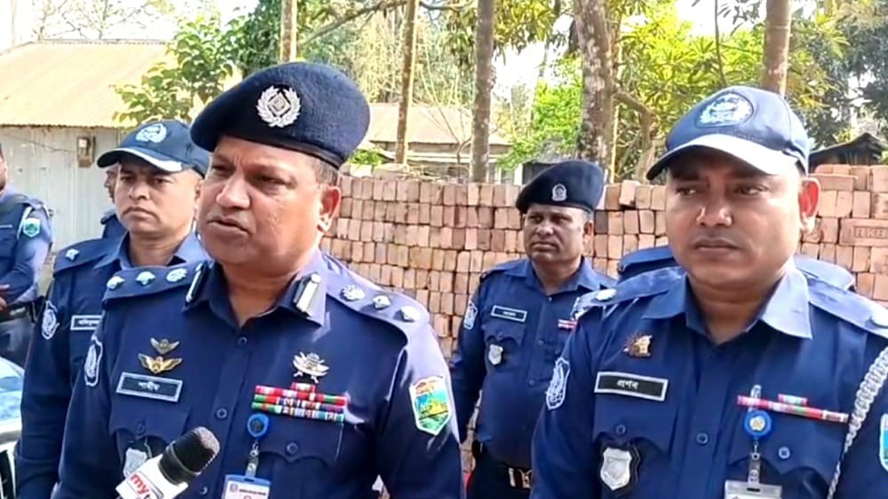 পাবনায় দাদি-নাতনি হত্যাকাণ্ডের ‘ক্লু’ হাতে পেয়েছে পুলিশ: অতিরিক্ত ডিআইজি