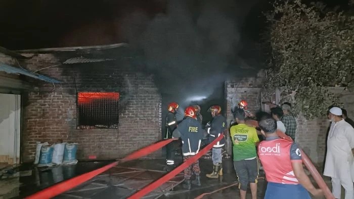 কাটাখালীতে গুদামে অগ্নিকাণ্ডে ব্যাপক ক্ষয়ক্ষতি