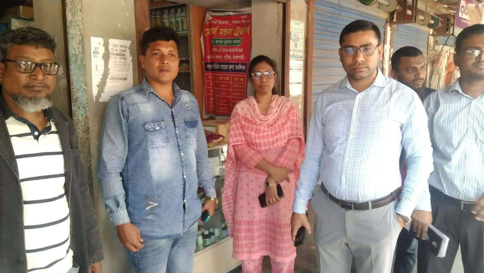 পুঠিয়ার ৩ সার ব্যবসায়ীকে ২০ হাজার টাকা জরিমানা
