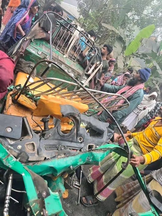 বাঘায় সড়ক দুর্ঘটনায় মা–ছেলেসহ নিহত ৩, আহত ২