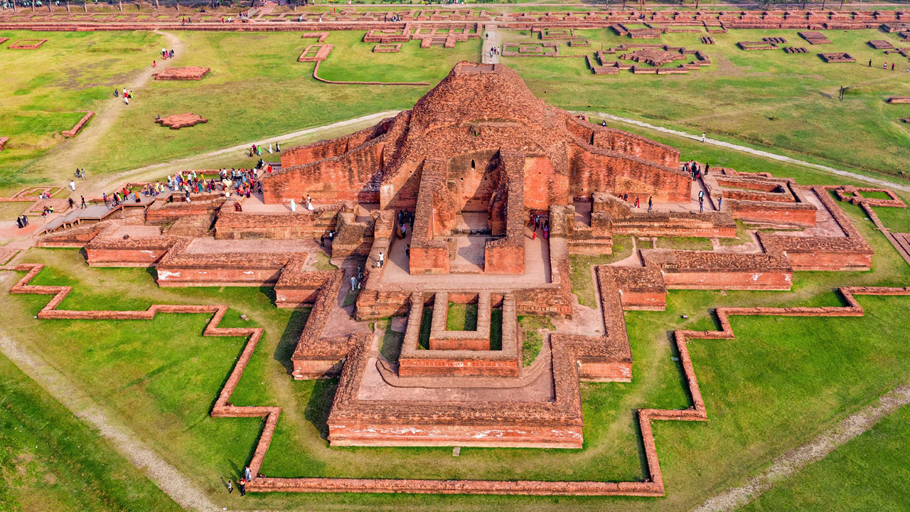  ঘুরে দেখুন ইতিহাসের জীবন্ত ক্যানভাস