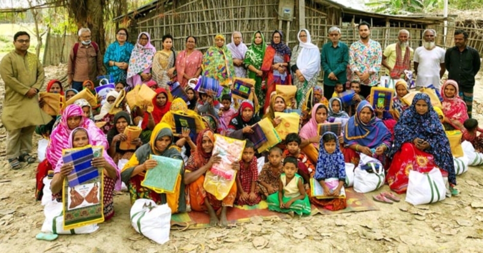 জাগো নারী বহ্নিশিখা’র পক্ষ থেকে ৩২ পরিবারকে ঈদ উপহার বিতরন