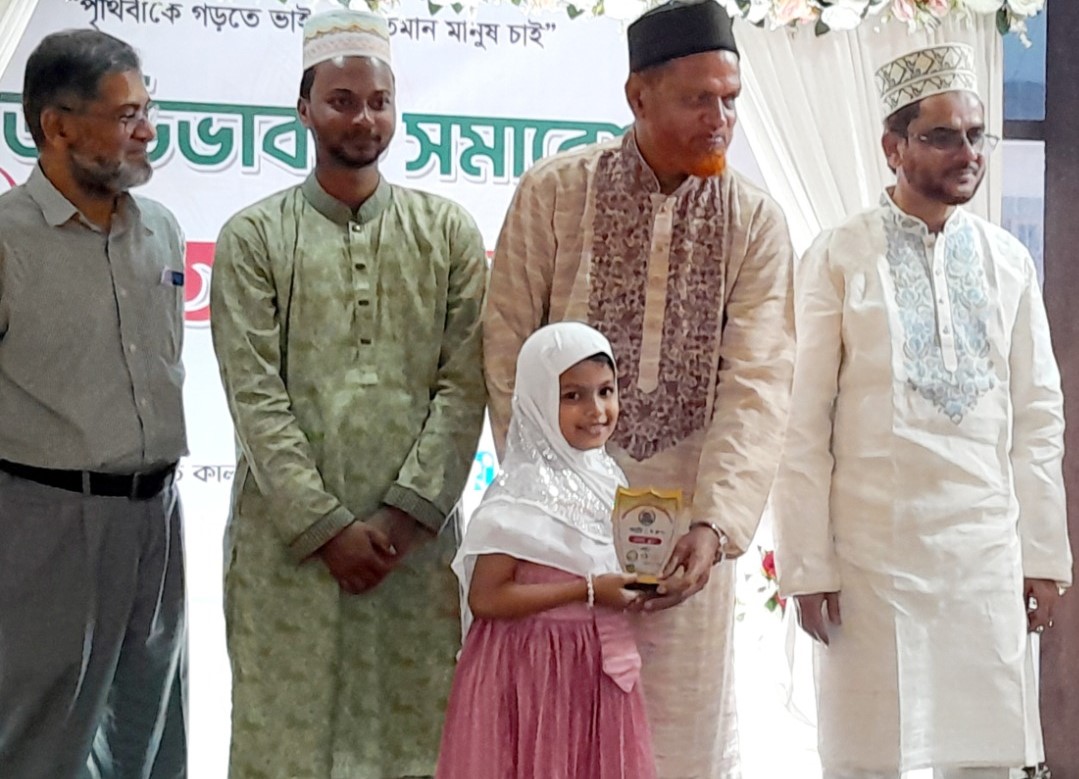  আন্তর্জাতিক মাতৃভাষা দিবসে কবিতা আবৃত্তি প্রতিযোগিতায় প্রথম সাওদা বিনতে রহমত
