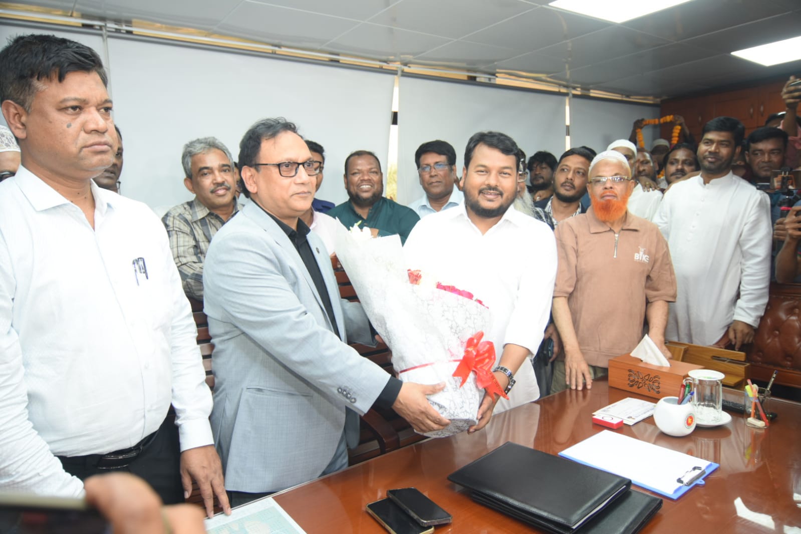 রাসিক প্রশাসকের দায়িত্ব গ্রহণ করলেন রিটন