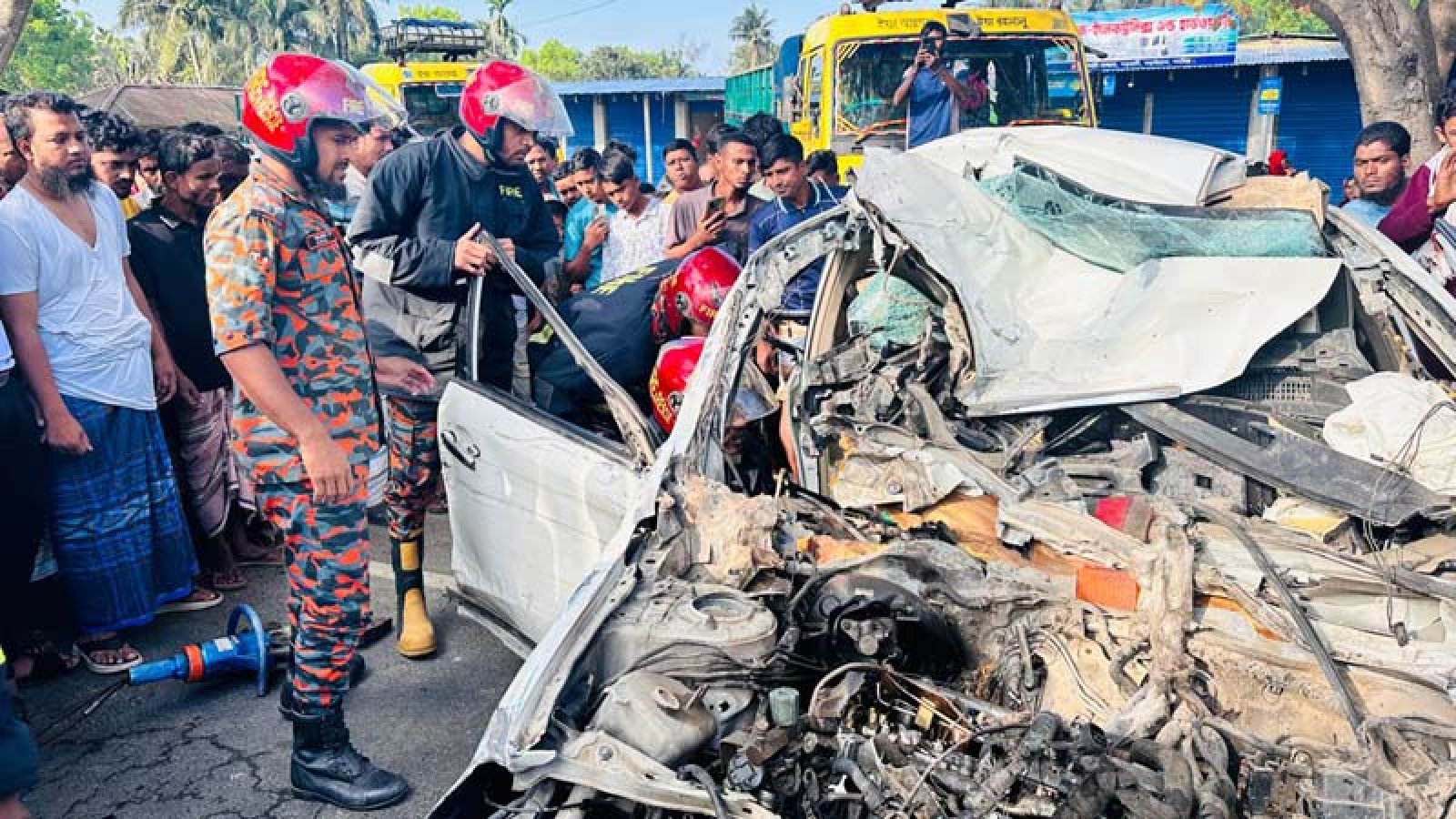 নাটোরে পৃথক সড়ক দুর্ঘটনায় নিহত ২