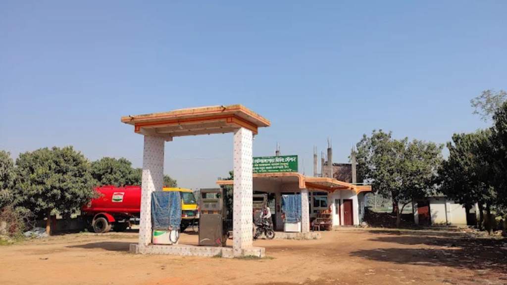 তেল না থাকায় প্রধানমন্ত্রীকে গালি, পাম্পমালিকের বিরুদ্ধে পুলিশের কাছে অভিযোগ