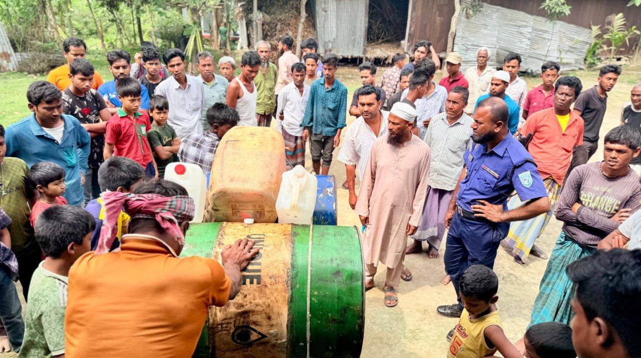 বীরগঞ্জে অবৈধ জ্বালানি মজুদে কারাদণ্ড ও ট্রাফিক আইনে ১৬ জনকে জরিমানা