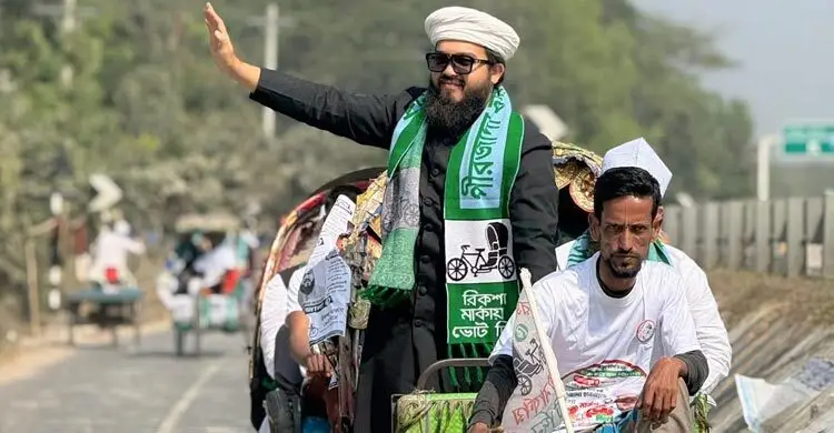 সংসদে নামাজ পড়তে গিয়ে জুতা হারালেন সংসদ সদস্য হানজালা