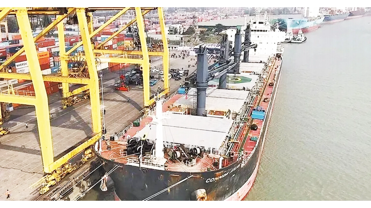 মালয়েশিয়া থেকে এলো ৩০ হাজার টন ডিজেল