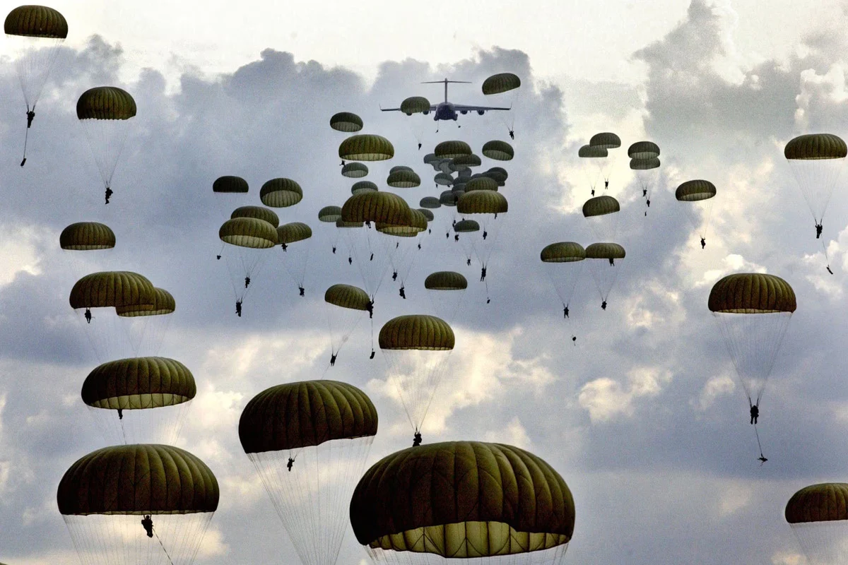মধ্যপ্রাচ্যে হাজার হাজার মার্কিন প্যারাট্রুপার, ‘খারগ দ্বীপ’ কি হাতছাড়া হচ্ছে ইরানের