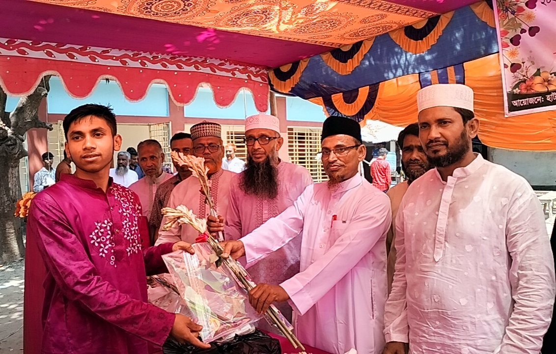 হাটমাধনগর আলিম মাদ্রাসায় বিদায় ও বরণে মিলল আবেগ-প্রত্যাশা
