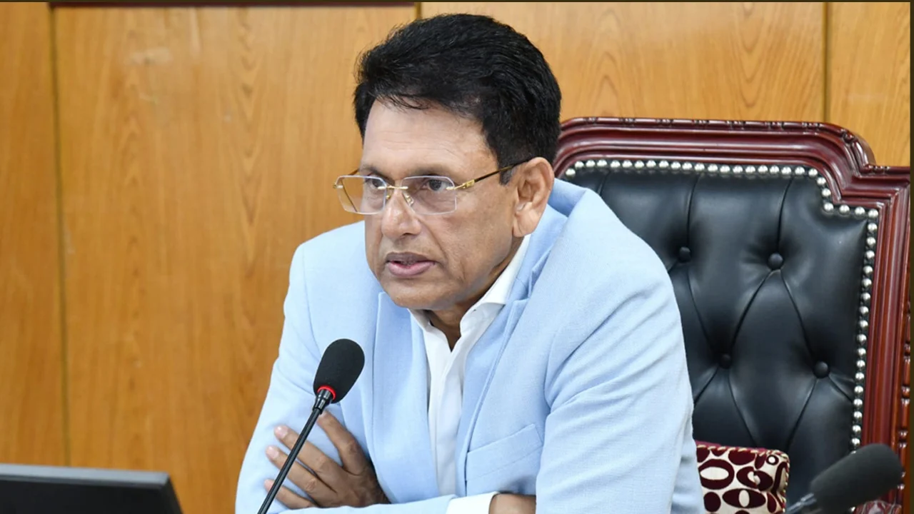 অনলাইন-অফলাইন ক্লাস চালুর বিষয়ে যা জানালেন মন্ত্রী