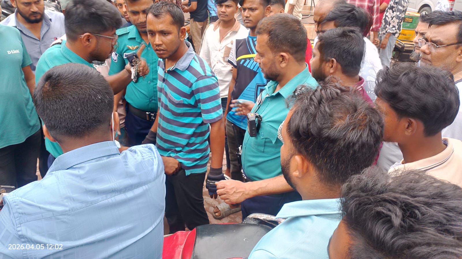 রাজশাহীতে ভুয়া পরিচয়ে জ্বালানি তেল নেওয়ার চেষ্টা, যুবকের জরিমানা-কারাদণ্ড