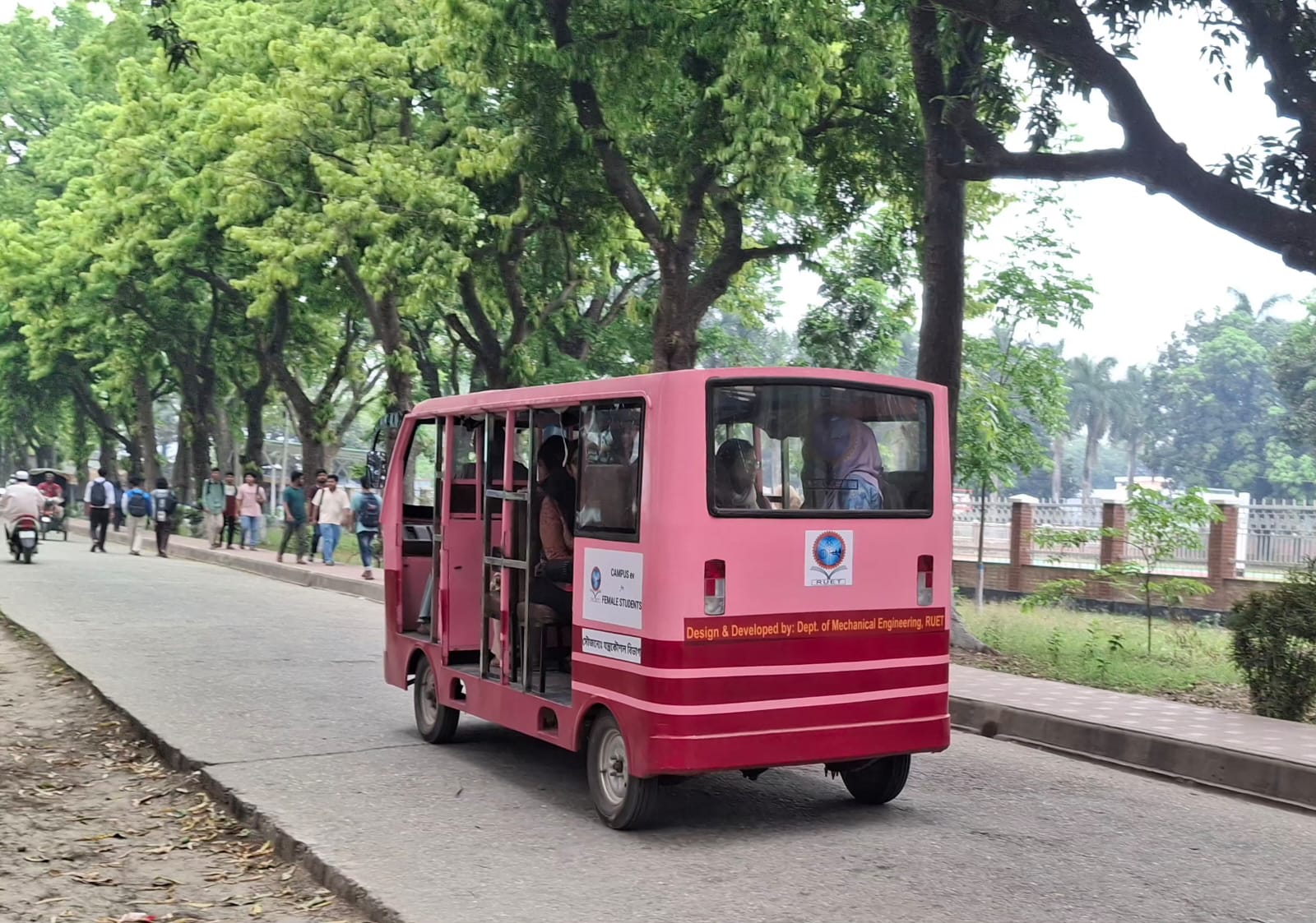 রুয়েটে জ্বালানি সাশ্রয়ী বৈদ্যুতিক গাড়ি চালু