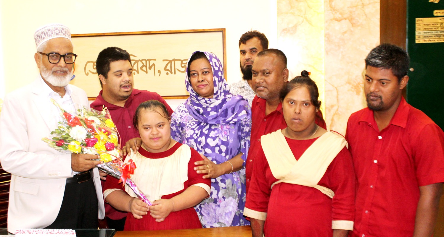 জেলা পরিষদের প্রশাসককে অভিনন্দন জানিয়েছে অটিস্টিক শিক্ষার্থীরা
