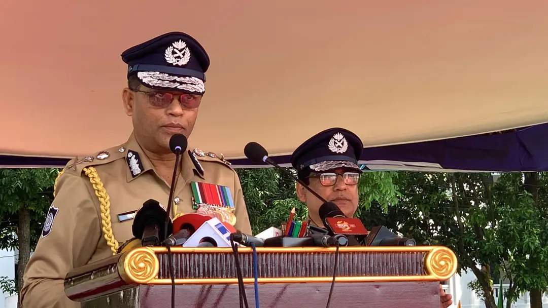 একজন পুলিশ সদস্যের প্রধান দায়িত্ব জনগণের নিরাপত্তা নিশ্চিত করা