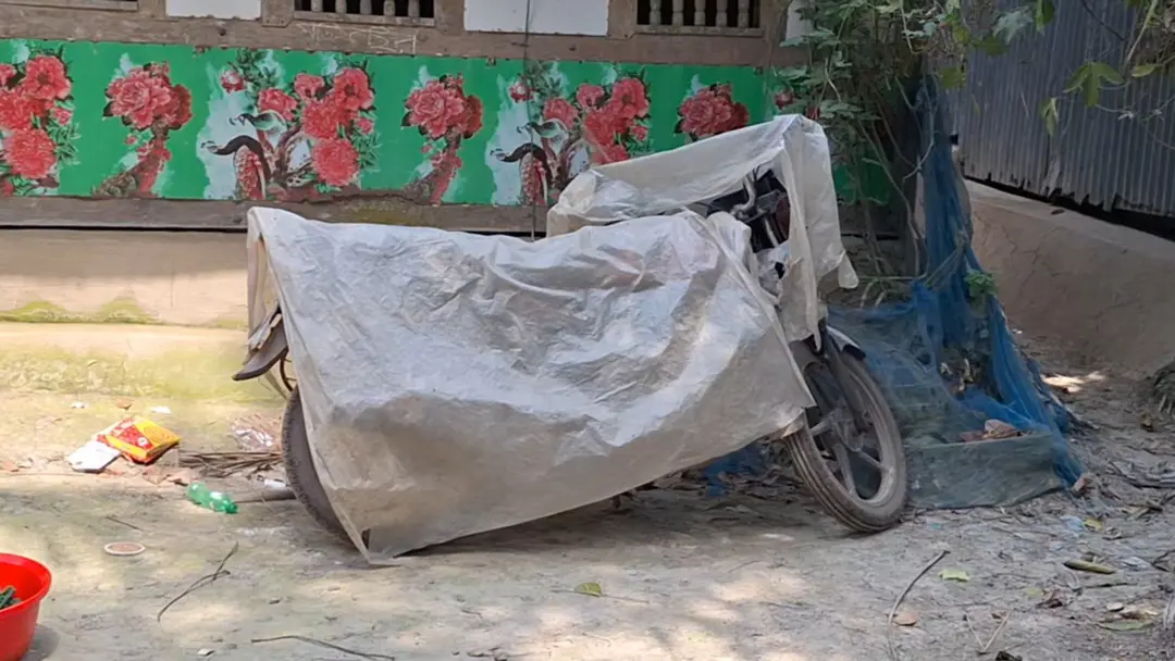 তেলের অভাবে থমকে গেছে মতি মৃধাদের জীবন