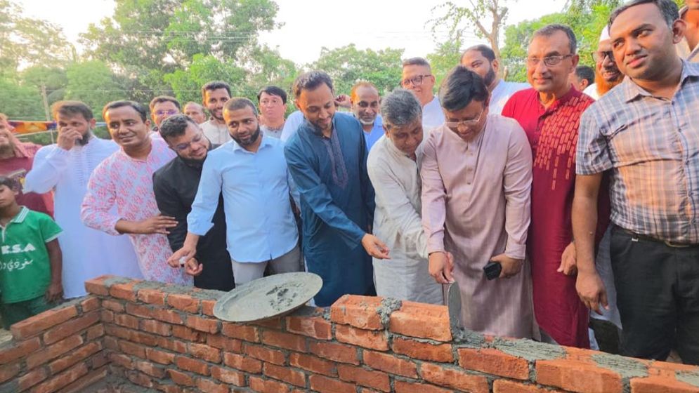 শাহবাগের সেই অসহায় গোলাপিকে নতুন বাড়ি দিচ্ছেন প্রধানমন্ত্রী