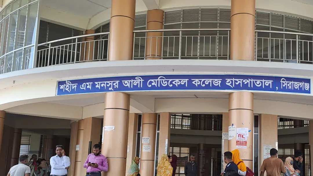 হাসপাতালের তার চুরি, কর্মচারীদের বেতন কাটলেন পরিচালক