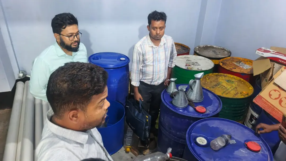 জয়পুরহাটে ২২০ লিটার ডিজেল জব্দ, ব্যবসায়ীকে জরিমানা