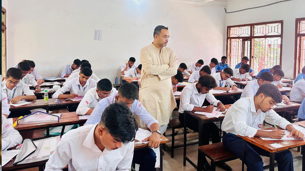 এসএসসি কেন্দ্রে শিক্ষার্থীদের উৎসাহ-উদ্দীপনা দেখলাম : মাহদী আমিন