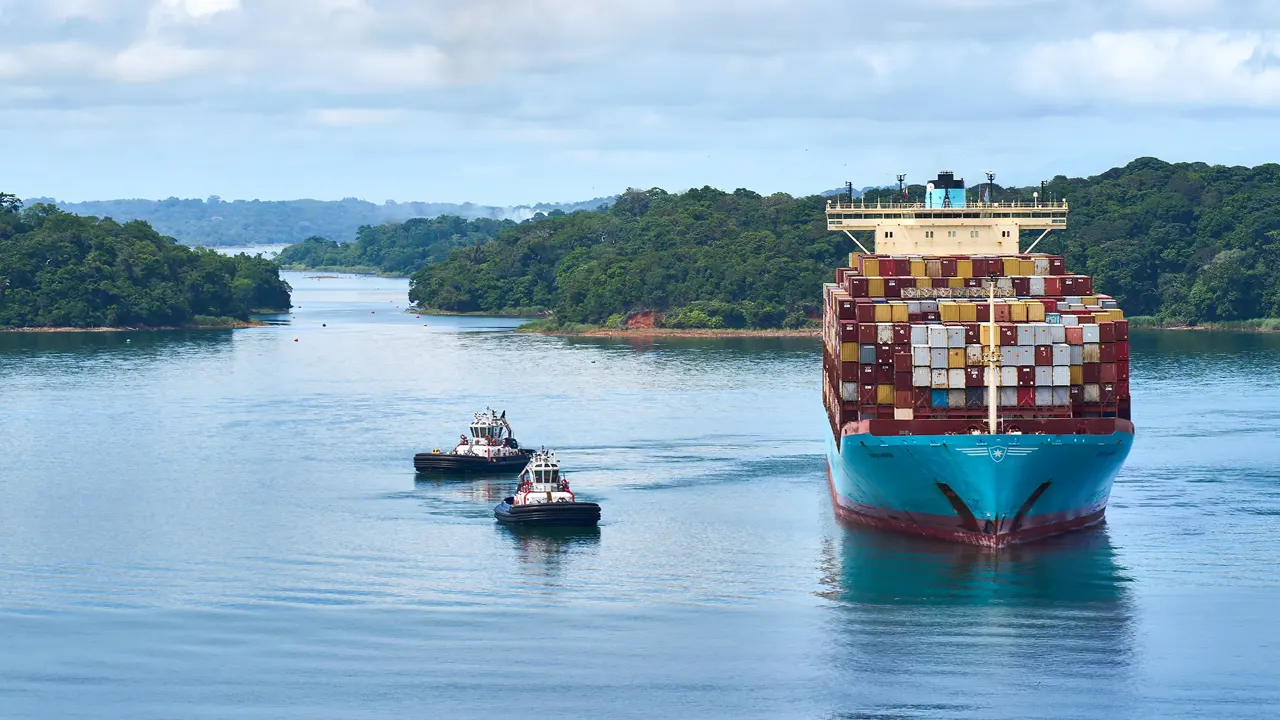 হরমুজ বন্ধ হয়ে পড়ায় পানামা খালে বেড়েছে জাহাজ খরচ