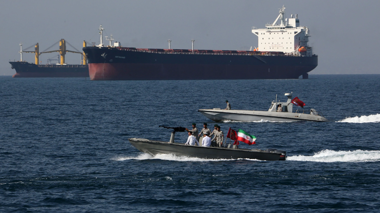  হরমুজ প্রণালিতে ৩ জাহাজে হামলা চালাল ইরান
