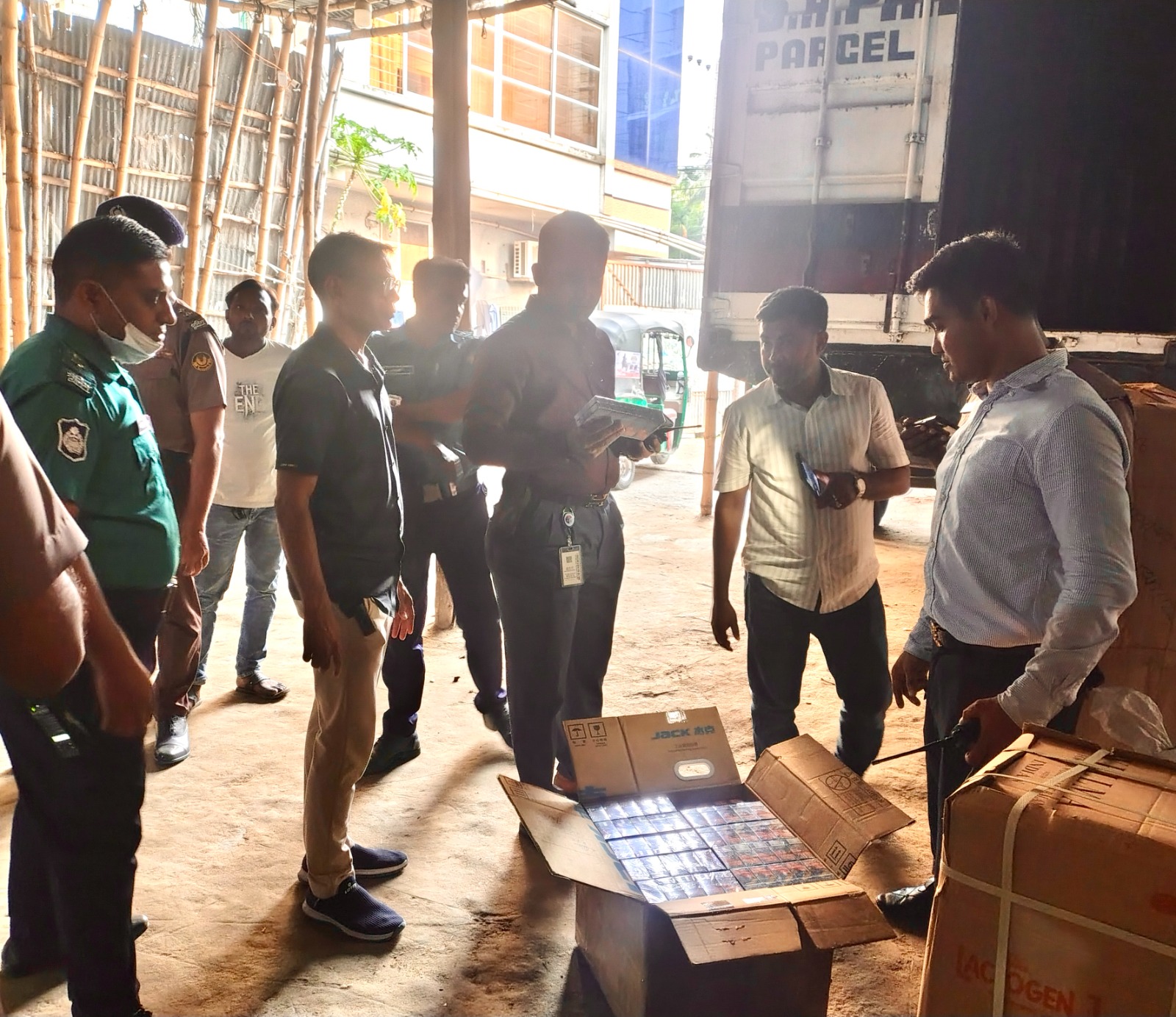 রাজশাহীতে এনএসআই’র অভিযানে নকল সিগারেট জব্দ