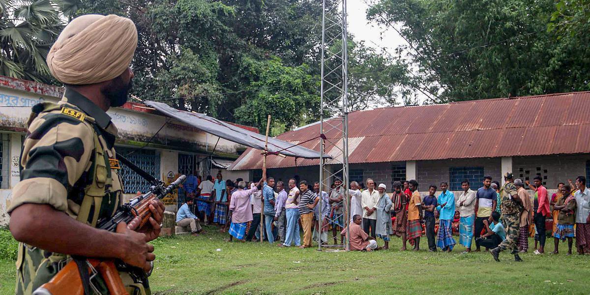 পশ্চিমবঙ্গে বিধানসভা নির্বাচন: উত্তেজনা, সংঘর্ষ ও অভিযোগে সরগরম প্রথম দফার ভোট