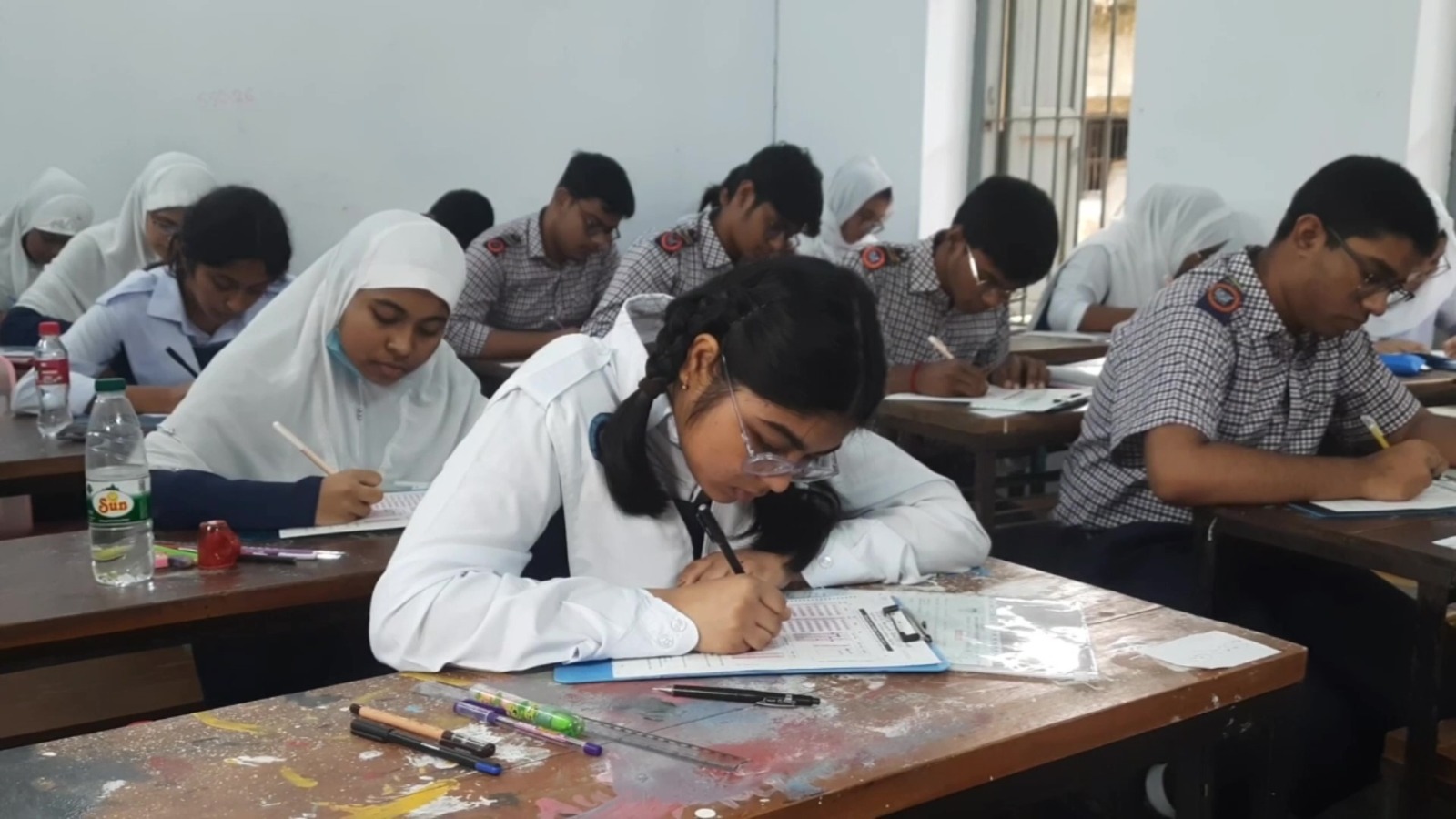 এসএসসির দ্বিতীয় দিনে বহিষ্কার তিনগুণ, অনুপস্থিত প্রায় ২৭ হাজার