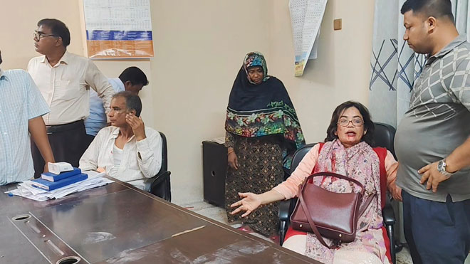 পরীক্ষা চলাকালে কলেজে বিএনপি নেতাকর্মীদের তাণ্ডব, অধ্যক্ষসহ আহত ৫