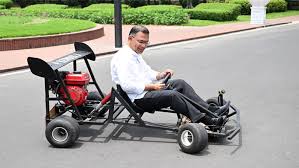  কলেজছাত্রের বানানো ‘রেসিং কার’ চালালেন প্রধানমন্ত্রী