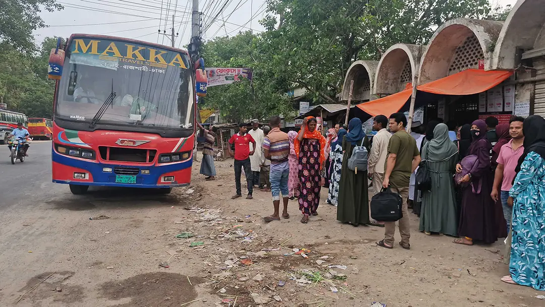 এক দিন পর চাঁপাইনবাবগঞ্জ থেকে সব রুটে বাস চলাচল স্বাভাবিক