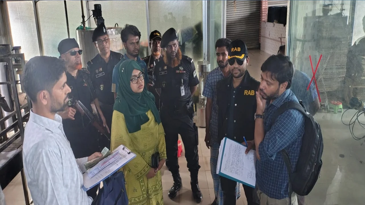 ভোজ্য তেল মজুত, ১ লাখ টাকা জরিমানা