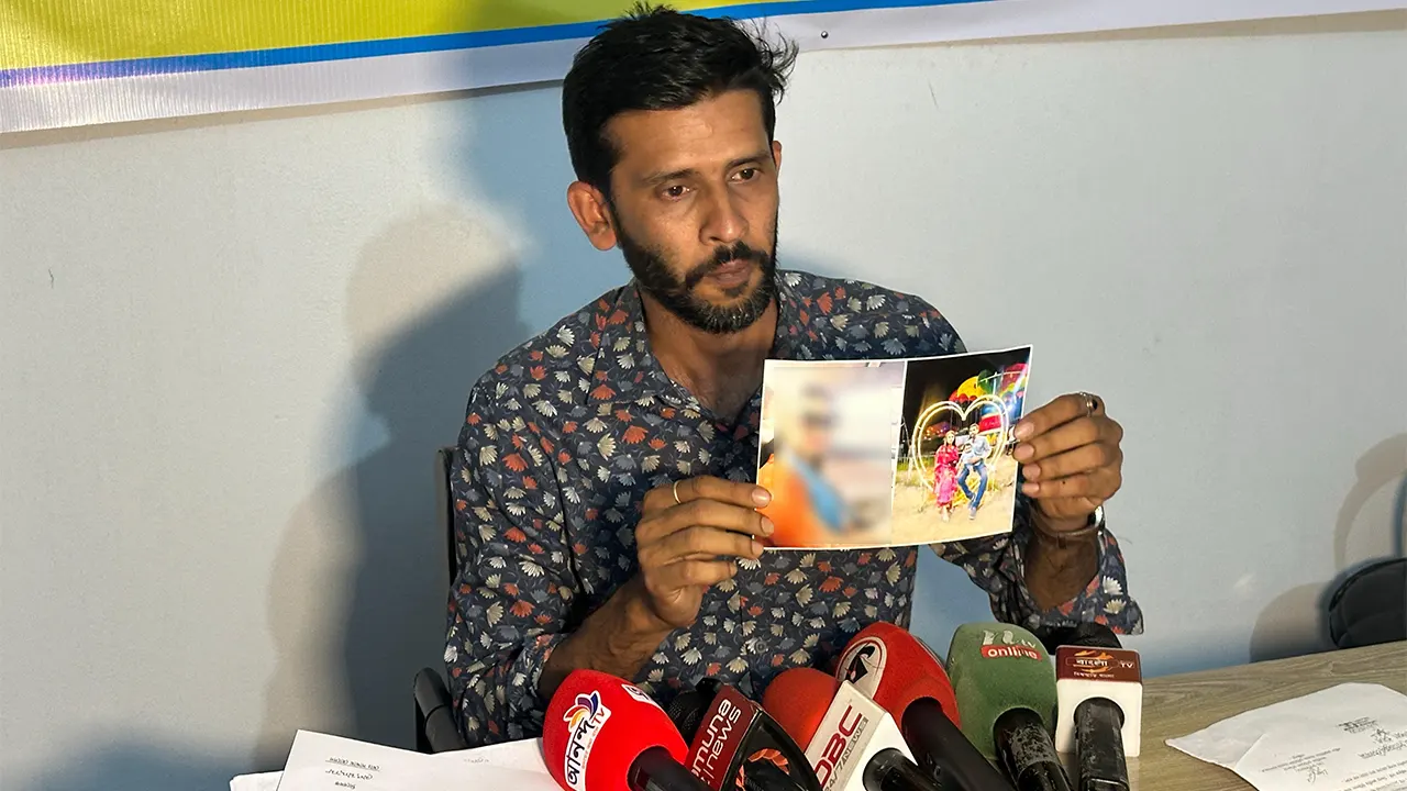 মেয়ে আমার জন্য পাগল কিন্তু দেখতে দেয় না, বাবার আকুতি