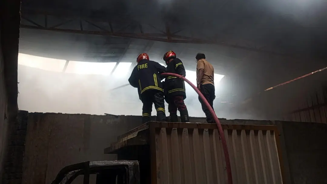 বগুড়ায় খেজুরের গুদামে আগুন, নিয়ন্ত্রণে দুটি ইউনিট