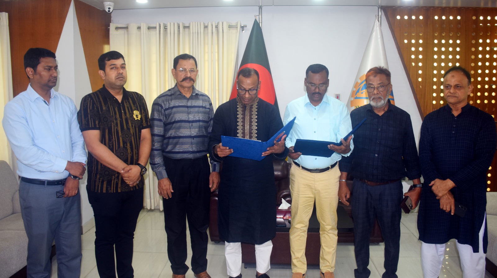 শপথ নিলেন চেম্বার পরিচালক আমিনুল ইসলাম আমিন