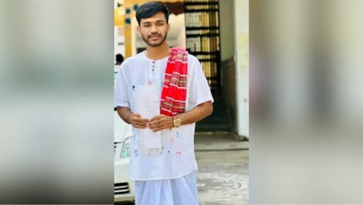 লুঙ্গি-গামছা পরে ভাইভা বোর্ডে বিশ্ববিদ্যালয় শিক্ষার্থী