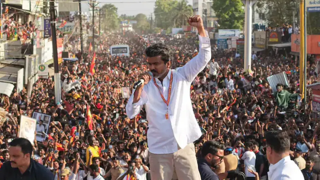 ফের গভর্নরের মুখোমুখি বিজয় থালাপতি